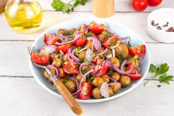 Pobednička salata za 1. maj: Savršeno ide uz roštilj, a niko je neće očekivati, lepša od mesa, odmah će nestati!