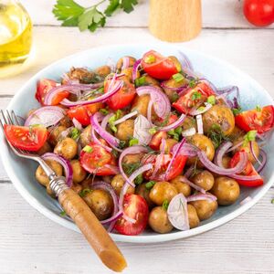 Pobednička salata za 1. maj: Savršeno ide uz roštilj, a niko je neće očekivati, lepša od mesa, odmah će nestati!