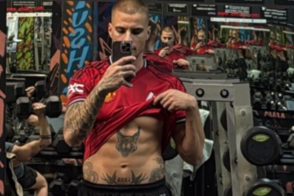 MIŠIĆAV, TEŽAK, PRAVA ZVER! 20 godina mlađin dečko Dare Bubamare kome je slala INTIMNE poruke pokazao šta poseduje