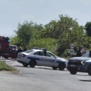 PRVE SLIKE SA MESTA NESREĆE KOD ODŽAKA: Sumnja se da je VOZAČU POZLILO, pa PREŠAO U SUPROTNU TRAKU (FOTO)