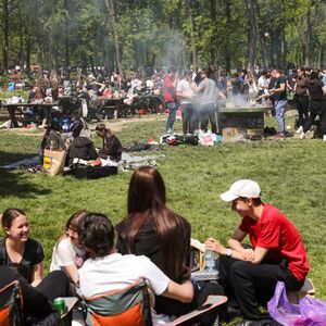 NA ADI NEMA GDE IGLA DA PADNE ZA PRVI MAJ! Atmosfera samo puca, pogledajte i sami (FOTO)