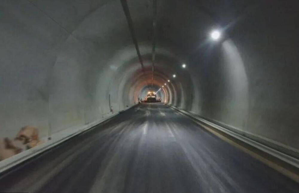 Svaki dan prolazite kroz ovaj tunel, ali jedan detalj svima promiče! Na desnoj strani stoji skriven natpisi o...