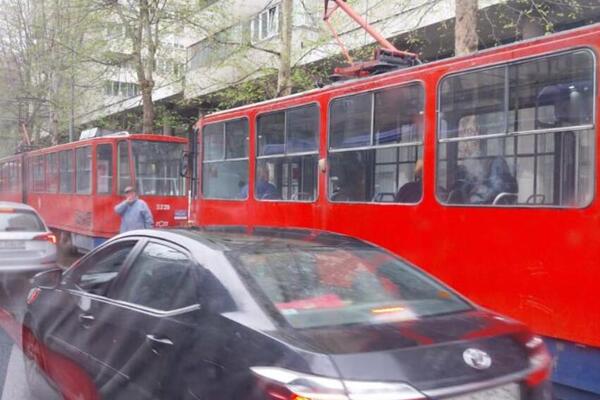 Tramvaj pokosio mladića u Beogradu: Teško povređen u nesreći, bore mu se za život!