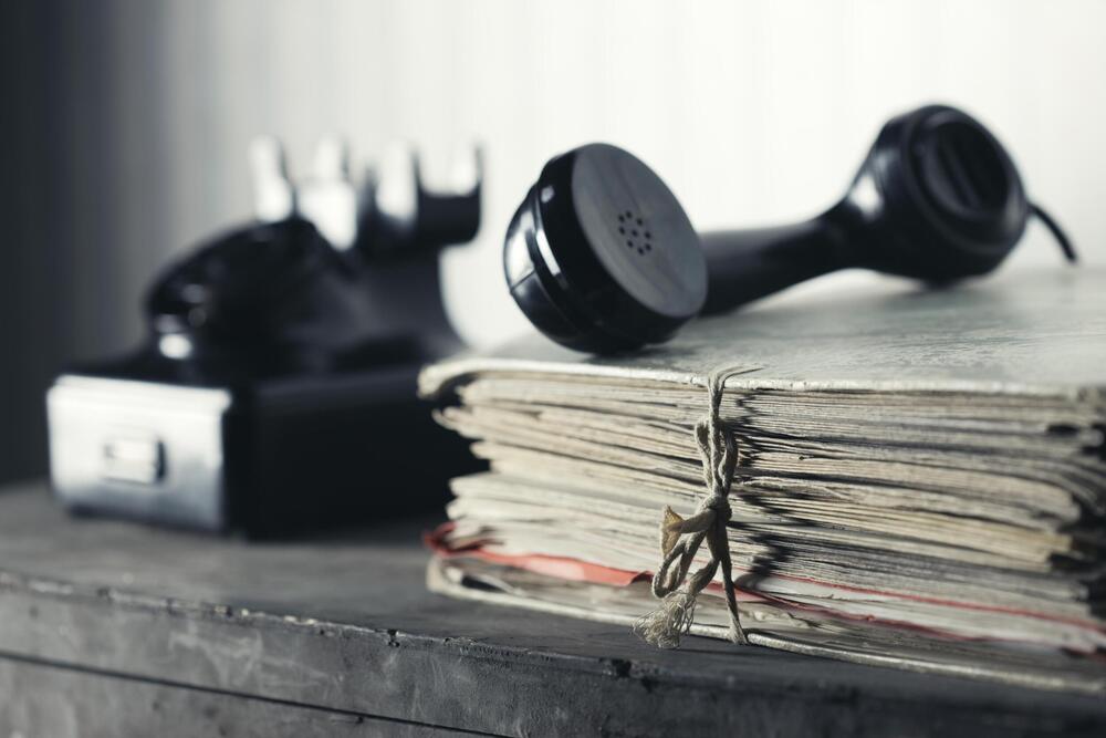 SVI SMO IMALI NA TELEFONU! Saki dan smo ih gledali, a nismo znali šta znače – 5 slova koja su obeležila jednu eru!