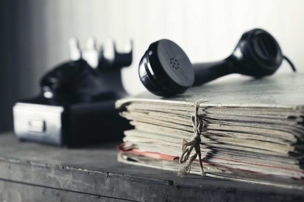 SVI SMO IMALI NA TELEFONU! Saki dan smo ih gledali, a nismo znali šta znače &ndash; 5 slova koja su obeležila jednu eru!