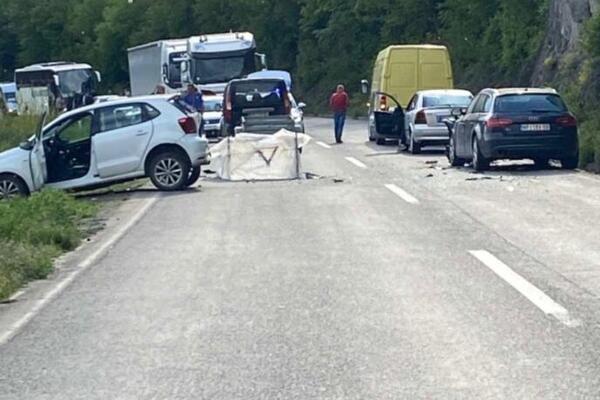 Samo se odjednom začuo jak udarac, a onda još nekoliko zaredom: Očevidac opisao strašan sudar kod Raške