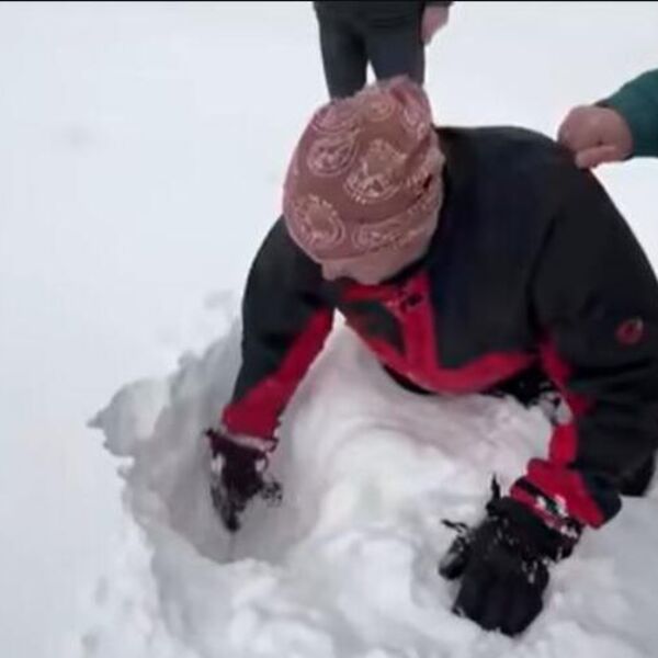 "Maj, a zima ne odustaje" Sneg veje li veje u ovom mestu, ljudi u neverici - napadao kao da je januar! (VIDEO)
