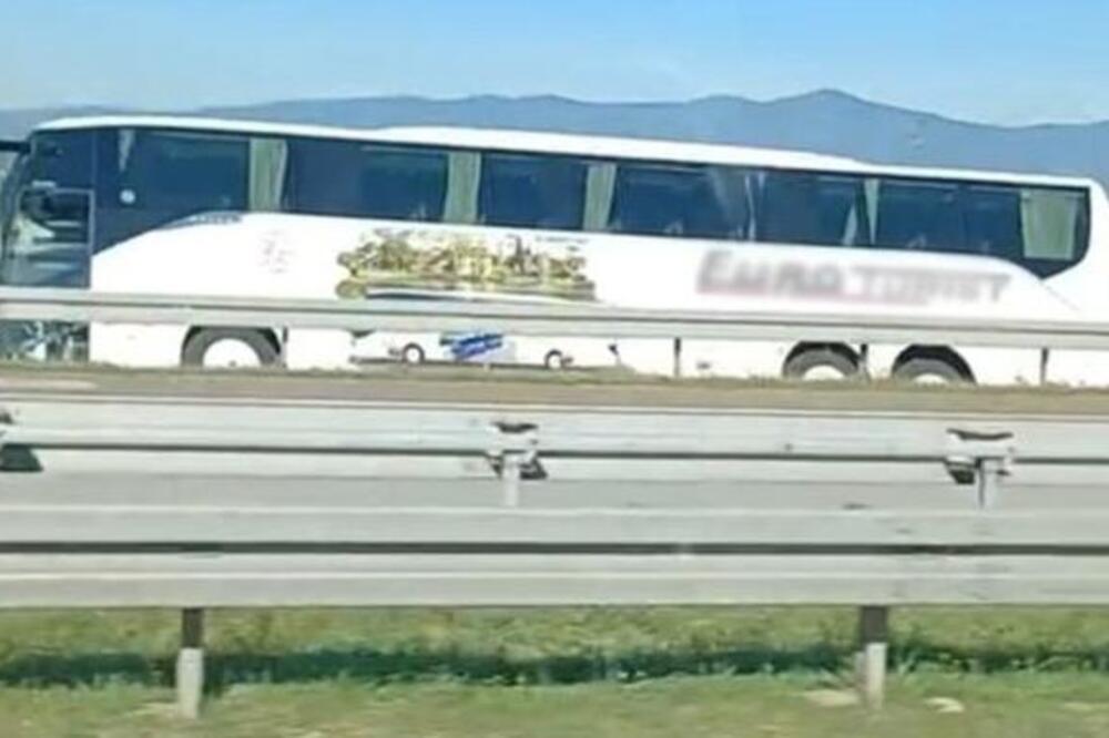 DRAMA KOD ĆIĆEVCA, SLETEO AUTOBUS PUN PUTNIKA: Ljudi bežali iz vozila (VIDEO)