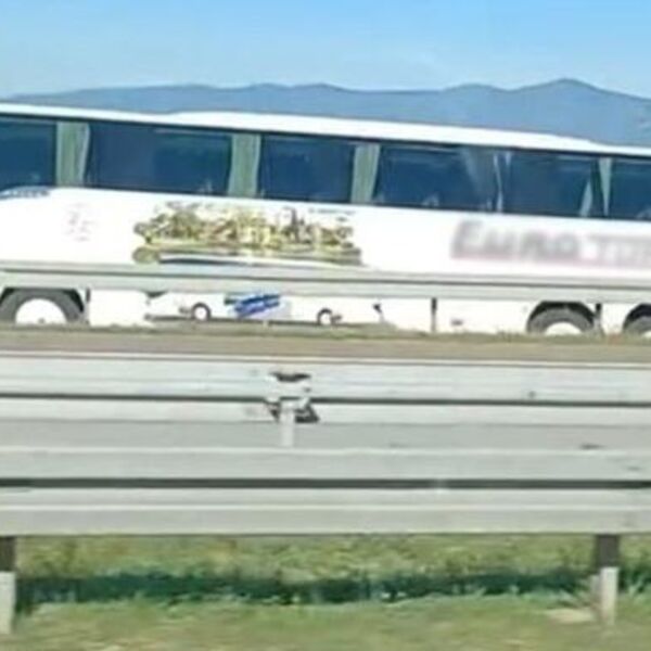 DRAMA KOD ĆIĆEVCA, SLETEO AUTOBUS PUN PUTNIKA: Ljudi bežali iz vozila (VIDEO)