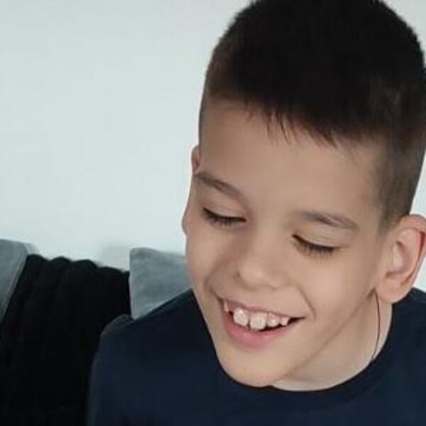 Aleksa ima 10 godina, ali još uvek ne hoda: Ima cerebralnu paralizu i epilepsiju, a lečenje je preskupo