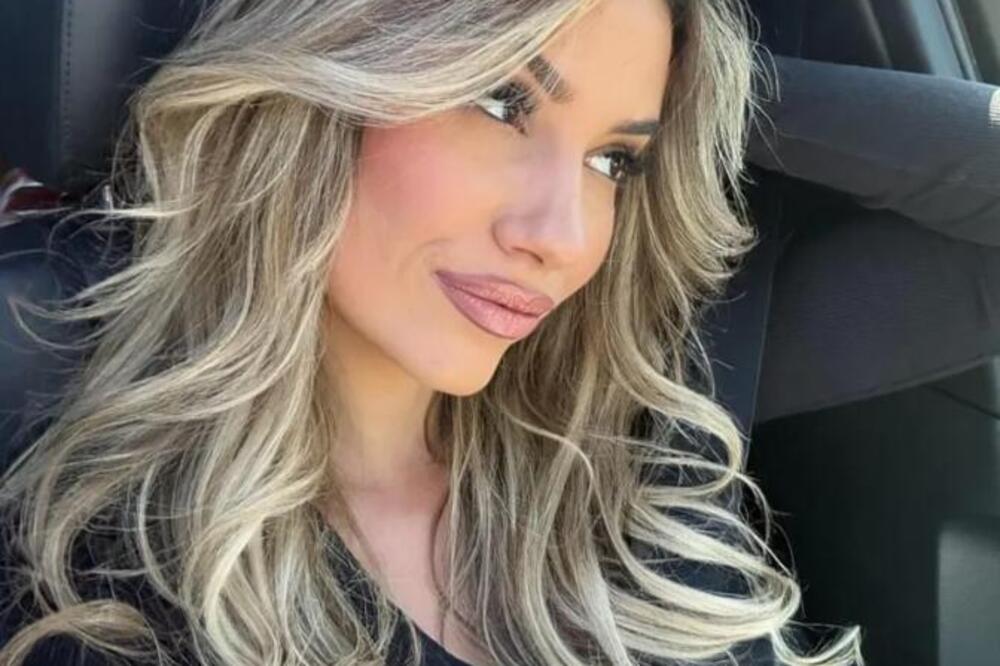 DA LI JE OVO MLAĐA SESTRA RADE MANOJLOVIĆ ZA KOJU NISMO ZNALI? Toliko liče da je nerealno, slike zapalile mreže