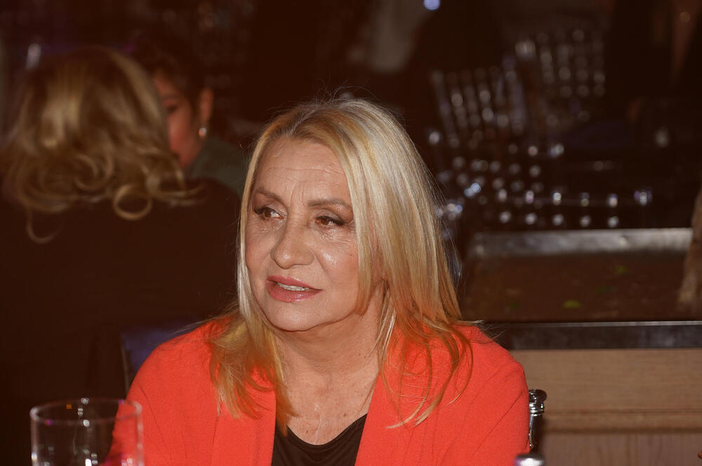 NE ZNA KOLIKO NEKRETNINA IMA A KUĆA U KOJOJ JE ODRASLA SE RASPADA: Meštani razvezali jezik o Vesni, ovakvu je znaju