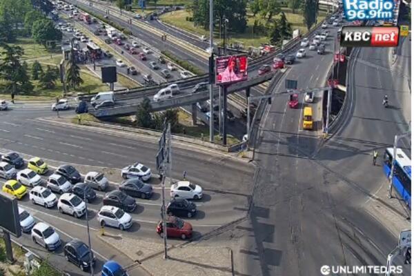 MIC PO MIC, HAOS U BEOGRADU OD RANE ZORE! Pančevac zakrčen, vozila se jedva pomeraju na Gazeli (FOTO)