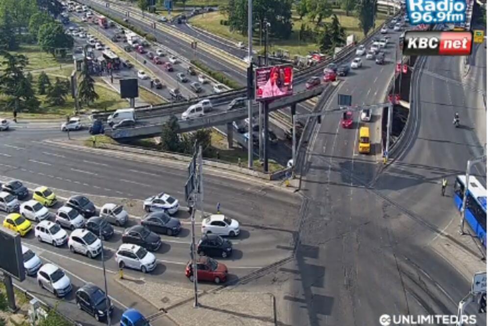 MIC PO MIC, HAOS U BEOGRADU OD RANE ZORE! Pančevac zakrčen, vozila se jedva pomeraju na Gazeli (FOTO)