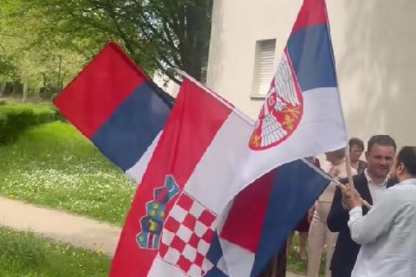 "JOŠ SAMO FALI DA KUM BUDE BOSANAC..." Srbin i Hrvatica rekli "DA" - VIJORILE SE SRPSKA I HRVATSKA ZASTAVA!