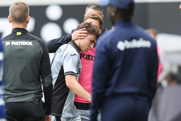 Mihajlo Cvetković u belgijskom derbiju - pesnicom na rivala i crveni karton (Video/Foto)