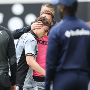 Mihajlo Cvetković u belgijskom derbiju - pesnicom na rivala i crveni karton (Video/Foto)