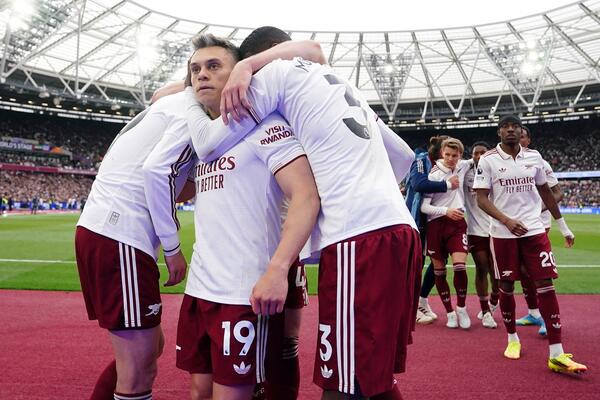 Drama u Londonu: Arsenal uz pomoć VAR-a stigao nadomak titule, Vest Hem sve bliži Čempionšipu!
