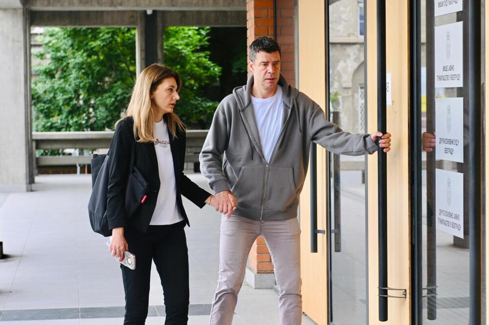 "NAŠ POSLEDNJI POKLON DETETU JE BILA TRAKA ZA KOSU DA POKRIJE RANU OD METKA NA ČELU" Bolne reči majke Eme Kobiljski