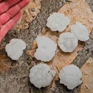 U ovom gradu u Srbiji padao grad veličine grudve snega: Pogledajte samo, neverovatno (VIDEO)