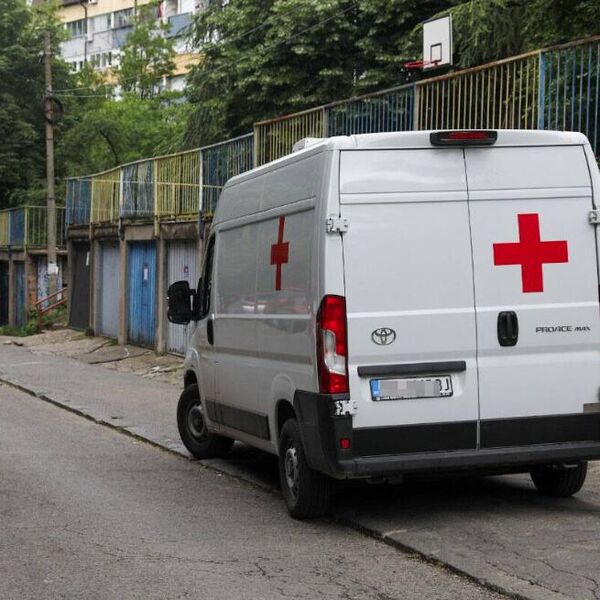 HOROR U STANU NA ČUKARICI! Muškarac (41) izboden, HITNA MU PRUŽA POMOĆ i policija na terenu