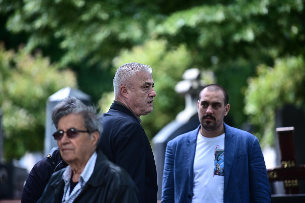 PARTIZANOVE LEGENDE NA SAHRANI ČIKA CVELETA: Predrag Danilović "predvodi" crno-bele (Foto)