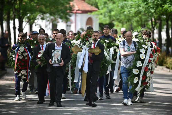 Legendarni Vladimir Cvetković sahranjen uz Đurđevdan... (Video/Foto)