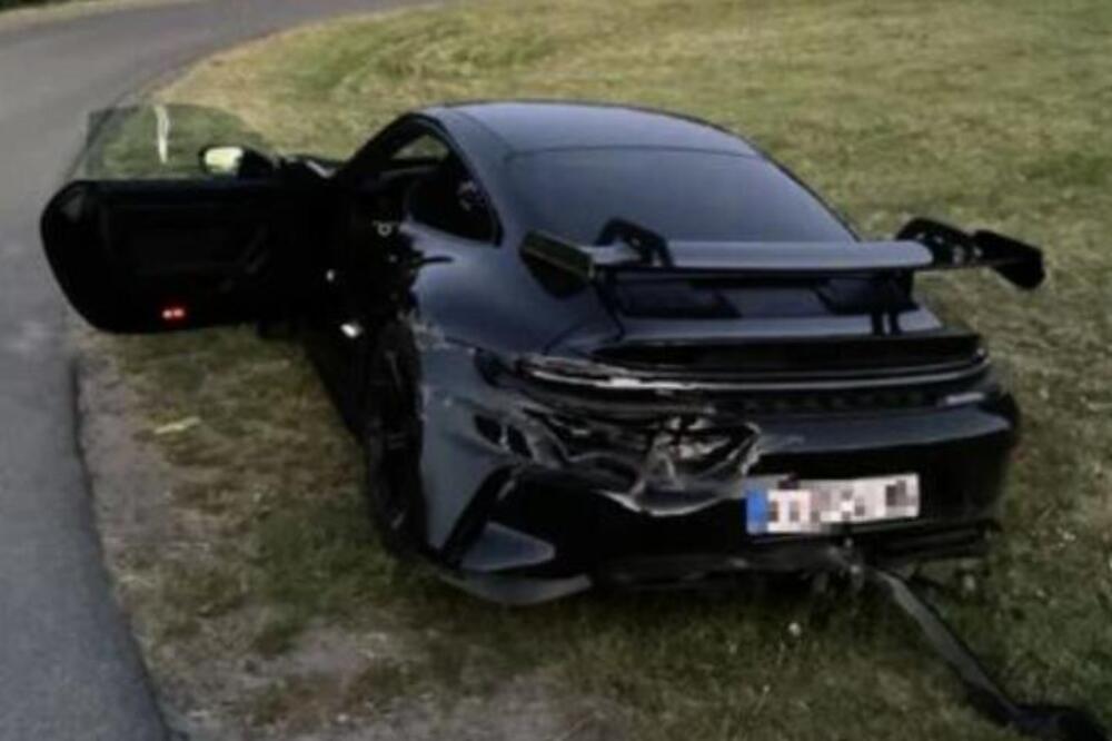 Srbin ostavio zverku od 250.000 evra pored puta i nestao! Policija traga za vozačem koji je pobegao posle nesreće