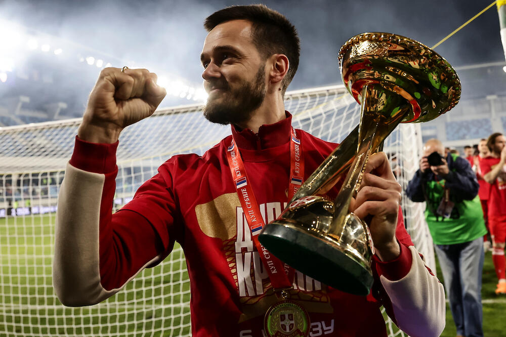 Mirko Ivanić postao najtrofejniji fudbaler u istoriji Crvene zvezde! (Foto)
