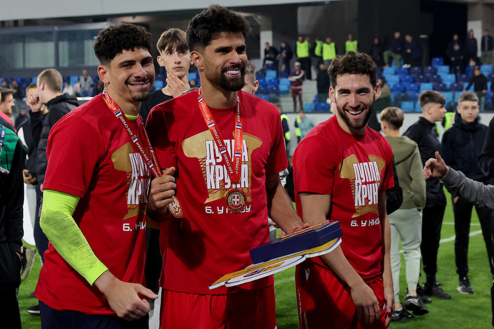 Ajaks i Olimpijakos zagrizli za fudbalera Crvene zvezde!