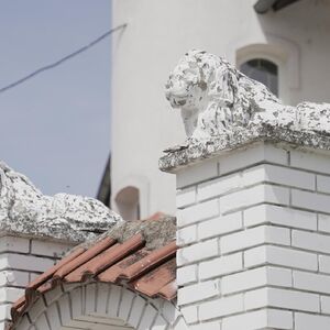 OVO SELO U SRBIJI JE NAJBOGATIJE: Fasade u mermeru i zlatu, po 10 spavaćih soba i 5 kupatila: Meštani otkrili...