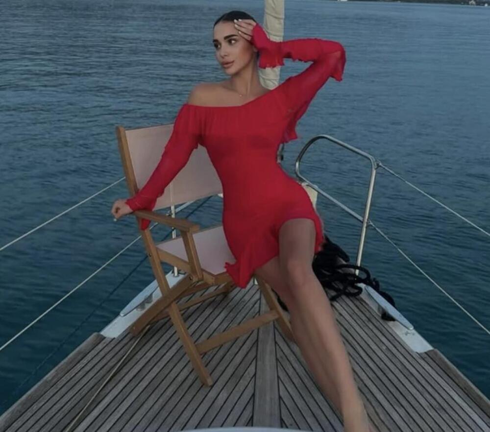 GLEDAJ MAJKU, BIRAJ ĆERKU: Naslednica Dušice Jakovljević ima samo 19 godina, a već izgleda kao TOP MODEL (FOTO)