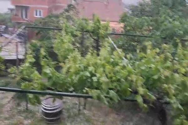 Oluja i kiša pogodili jug Srbije: Mnogi građani ostali bez interneta i kablovske televizije (VIDEO)