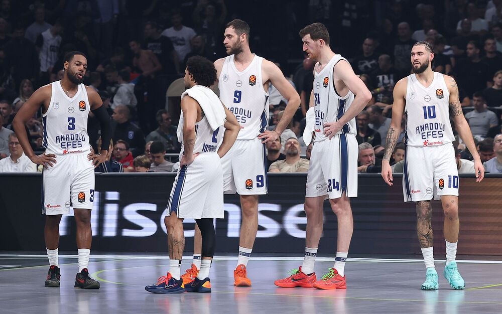 Jorgos Papajanis (broj devet) u dresu Anadolu Efesa