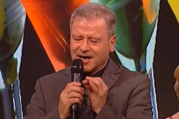 ESPRESO SAZNAJE: Legendarni folk pevač završio u bolnici