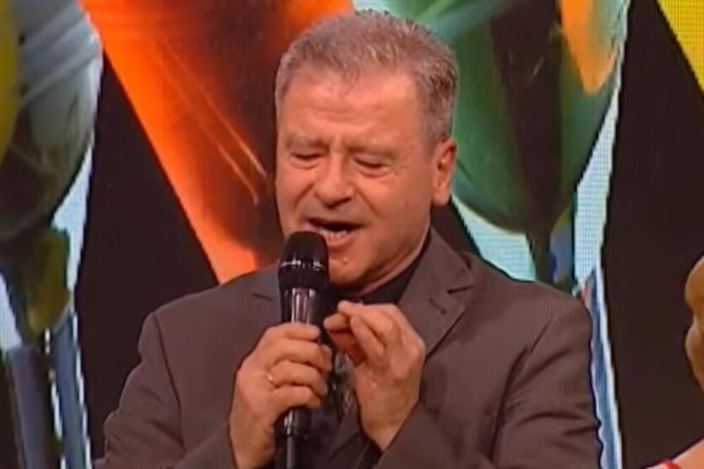 ESPRESO SAZNAJE: Legendarni folk pevač završio u bolnici