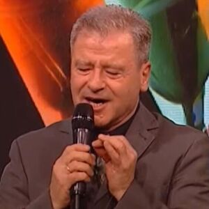ESPRESO SAZNAJE: Legendarni folk pevač završio u bolnici