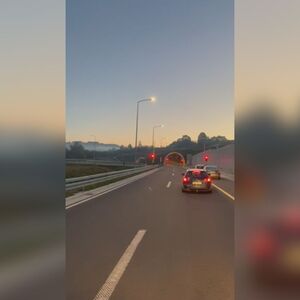 "KAMIKAZA" NA PUTU, UPOZORENJE ZA VOZAČE: Kod tunela na auto-putu vozilo se kreće u suprotnom smeru!
