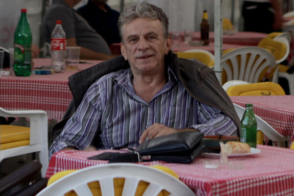 "ŠTA ĆE TI ON NA ŠTAKAMA" Hteo da zaradi parče hleba pa video koliko su neki bez milosti" MI SMO UVEK PO STRANI"