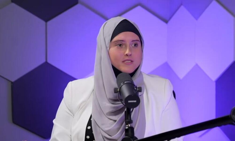 ANDRIJANA JE ODRASLA U PRAVOSLAVNOJ PORODICI, A SAD JE MUSLIMANKA: Nosi hidžab, ali ime nije menjala, evo i zašto!