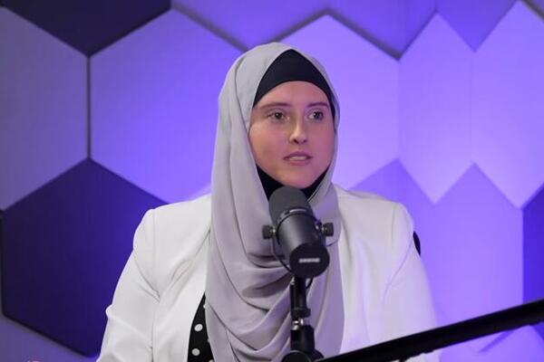 ANDRIJANA JE ODRASLA U PRAVOSLAVNOJ PORODICI, A SAD JE MUSLIMANKA: Nosi hidžab, ali ime nije menjala, evo i zašto!