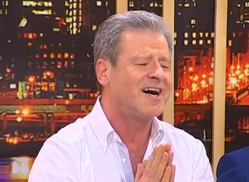 NOVE INFORMACIJE O ZDRAVSTVENOM STANJU PEVAČA: Pojavila se fotografija iz bolnice, evo kako sada izgleda