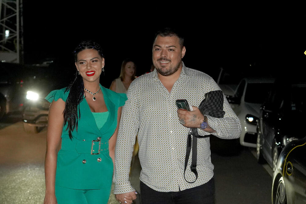 KO JE SUPRUGA SLOBE VASIĆA? Ne odvaja se od muža u najtežim trenucima, a evo čime se lepa Jelena bavi