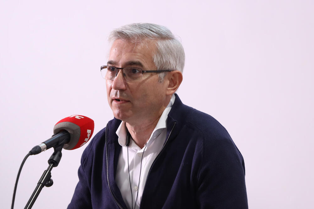 Ko je Zoran Stanojević? Smenjeni urednik RTS-a radio za BBC, na Javnom servisu je od 2007.
