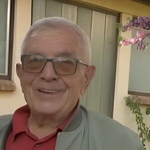 Ne, to nisu obične grančice, to su BUBE: Nebojša iz Soko banje čuva NEOBIČNA STVORENJA u plastičnoj kutiji! (FOTO)