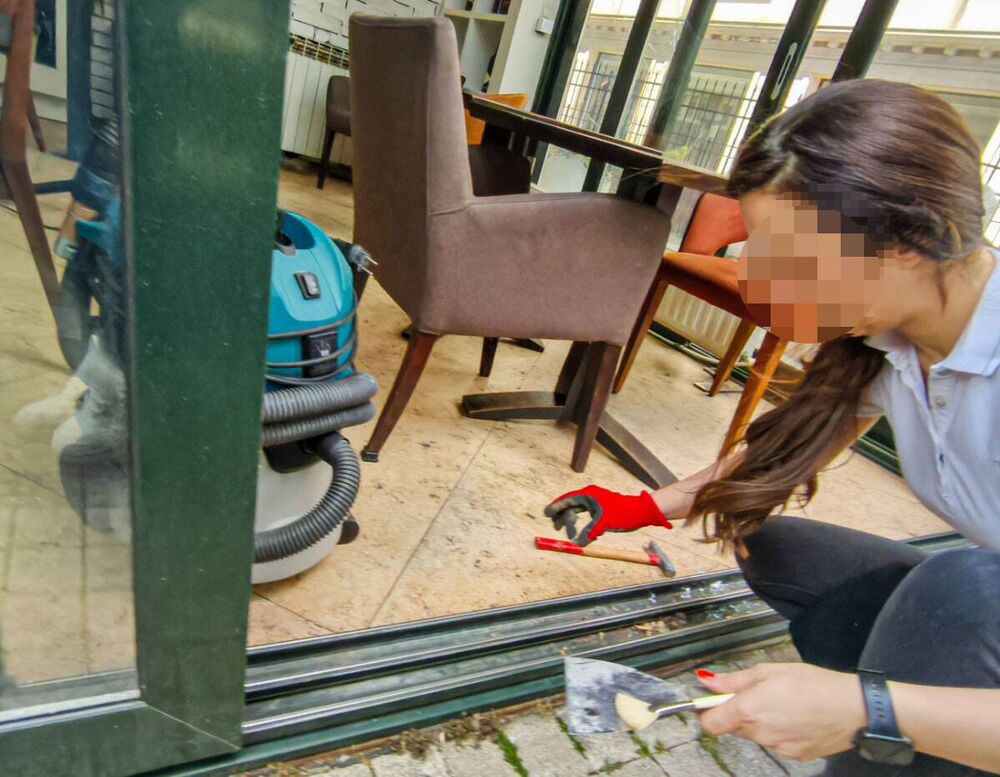 Tokom noći razbijeno staklo na restoranu Njujork
