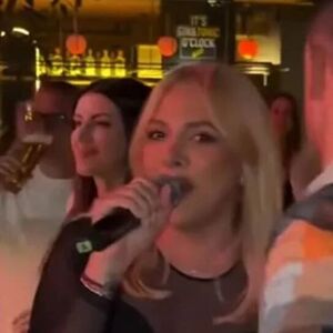 Niko ne zna ko je on: Nakon tri meseca, Milica Todorović uhvaćena u zagrljaju ovog muškarca