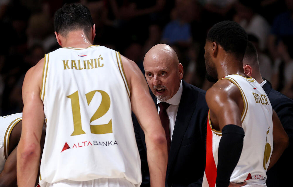 Saša Obradović sramno udario po novinarima! 