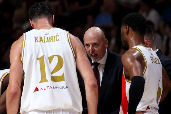 Saša Obradović sramno udario po novinarima! "Ma, 'ajde, došli ste ovde da uživate!" (Video)