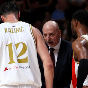 Saša Obradović sramno udario po novinarima! "Ma, 'ajde, došli ste ovde da uživate!" (Video)